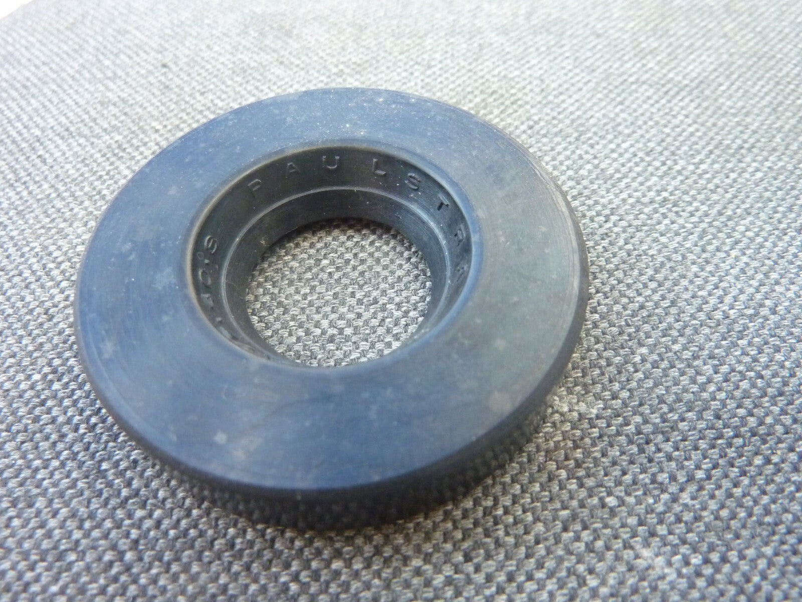 Joint spi de  40x17x8  IE.17.40.8 paulstra joint spi  Neuf