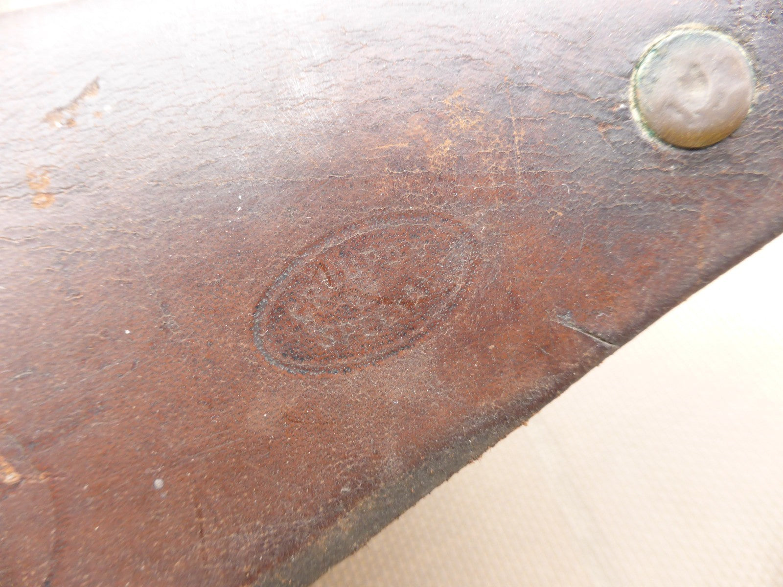 ancienne  selle de vélo en cuir - Marque Motobecane - vintage old bike