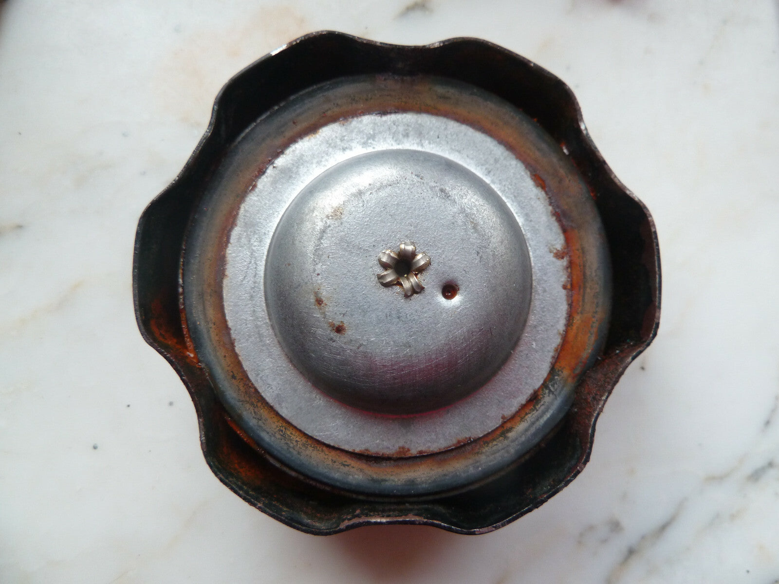 Ancien bouchon de réservoir