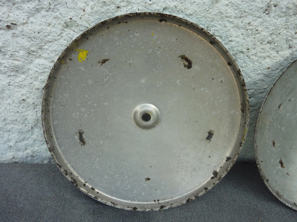 3 anciens vintage ENJOLIVEUR DE ROUE centre de roue  alu 173 mm
