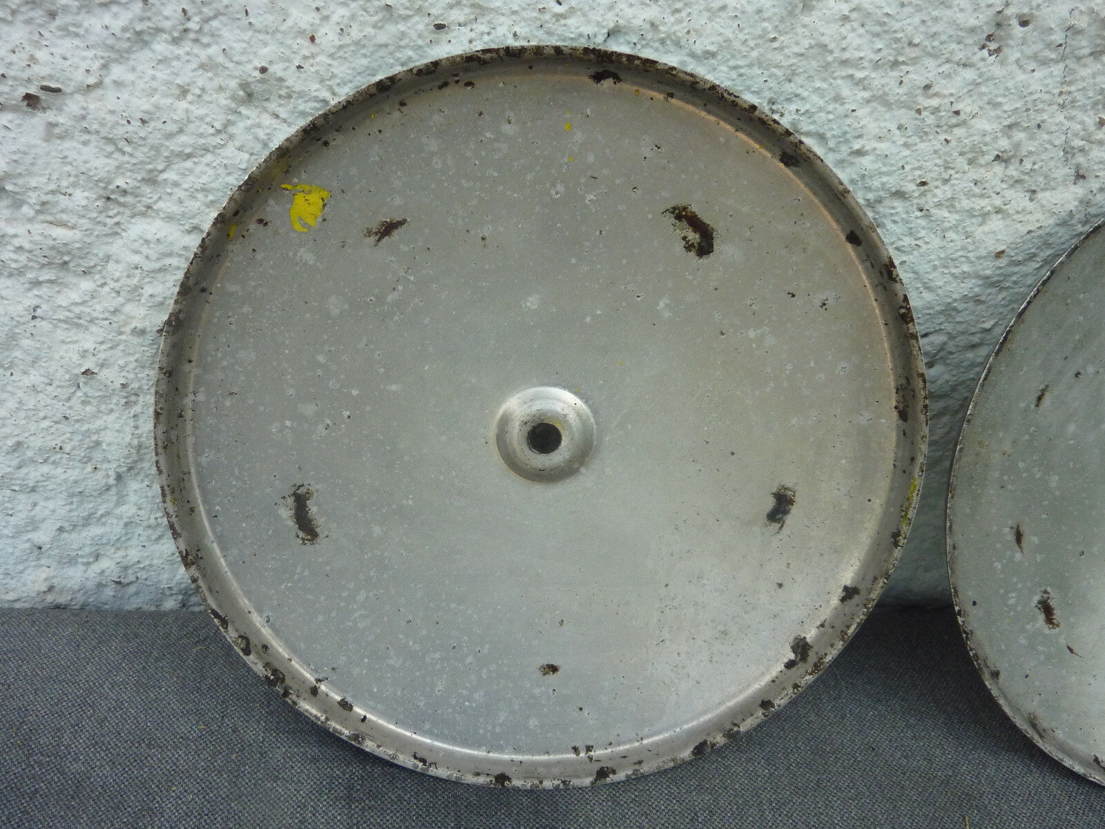 3 anciens vintage ENJOLIVEUR DE ROUE centre de roue  alu 173 mm