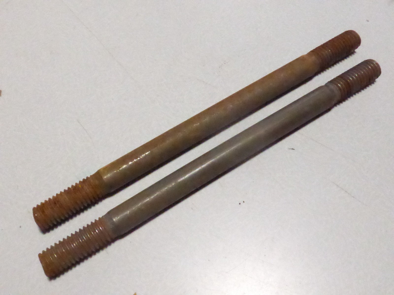 ✨ NOS neu vintage anciens 2 goujon  réparation longueur 124 mm Ø 8✨