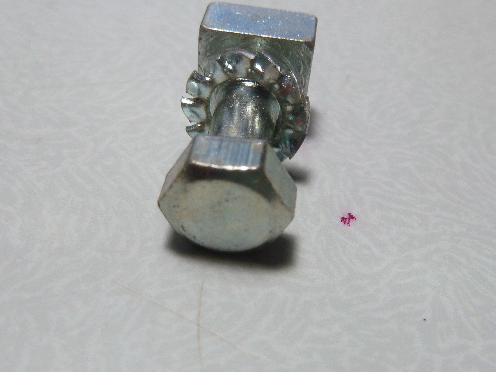NOS 1 vis echappement peugeot 103 vis couronne a vérifier boulon ecrou  carré