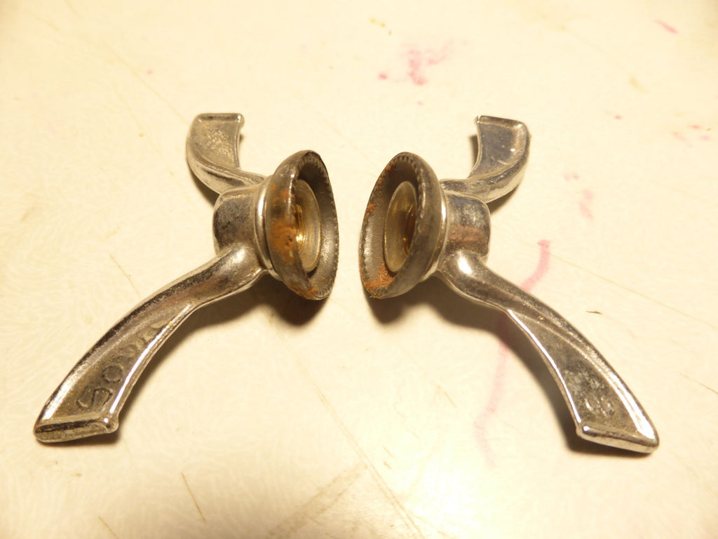 anciens écrous vintage papillons d'axe de vélo  8 mm