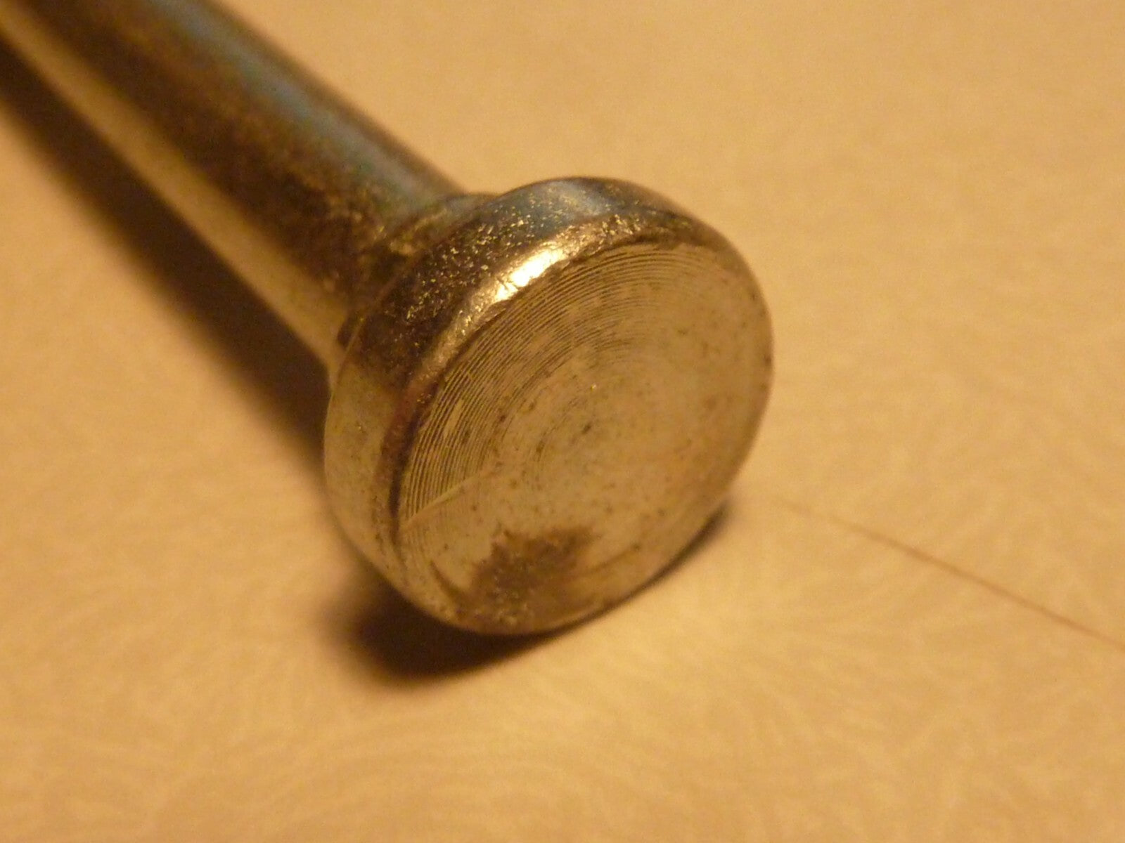 NOS Axe béquille 103 ou 102 vis M8-125 + écrou nylstop tete ronde avec 2 meplats