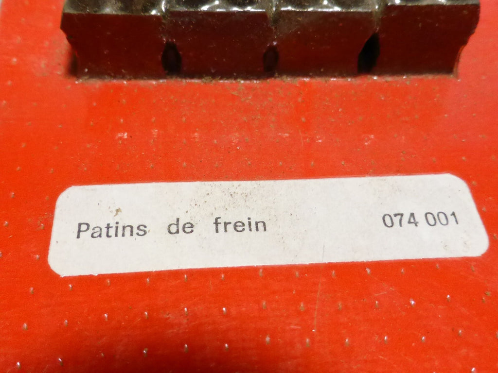 NOS OLD BIKE NOS 4 PATINS DE FREINS GOMME  VELO vintage