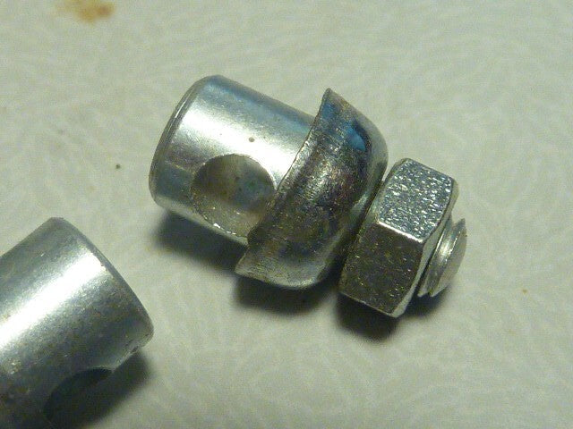 NOS 4 anciennes SERRE TRINGLE  L 17,4 X 8 X D 5mm POUR TRINGLE DE 5mm VINTAGE ..