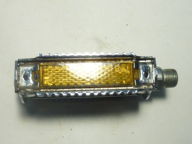 1 Vintage 80's K10496 Small Youth Chrome Steel Pedal 9/16" with Reflectors