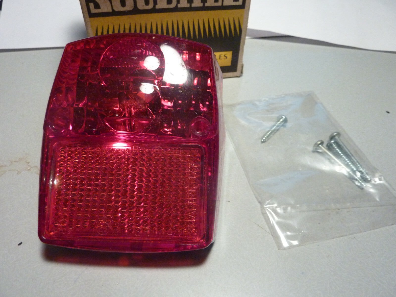 NOS seima 2063 FEU ARRIERE soubitez CYCLOMOTEUR PEUGEOT 104 NM.SCOPER V50