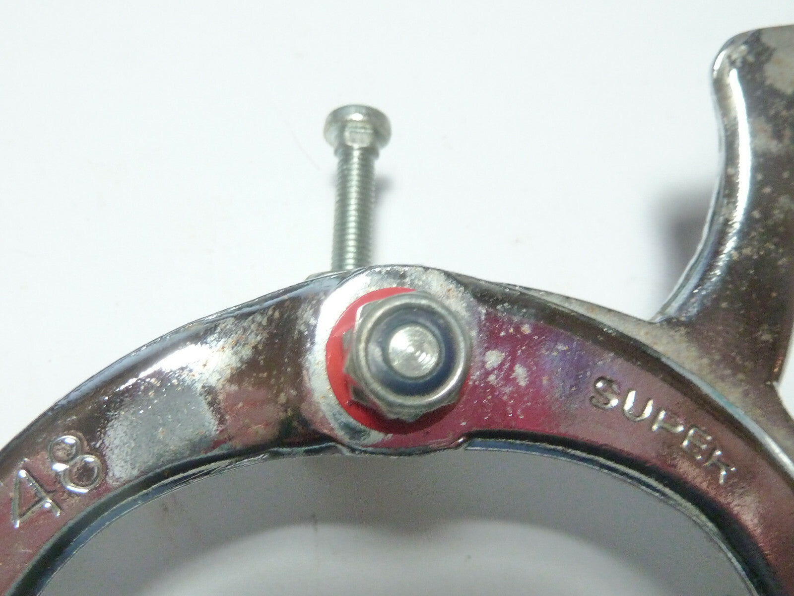 ✨ Ancien Étrier de Frein Arrière – SUPER 48 – NEUF NOS – Ancien Stock ✨