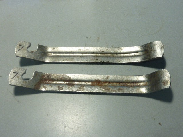 2 démonte-pneus pour vélo.  ancien  années  70
