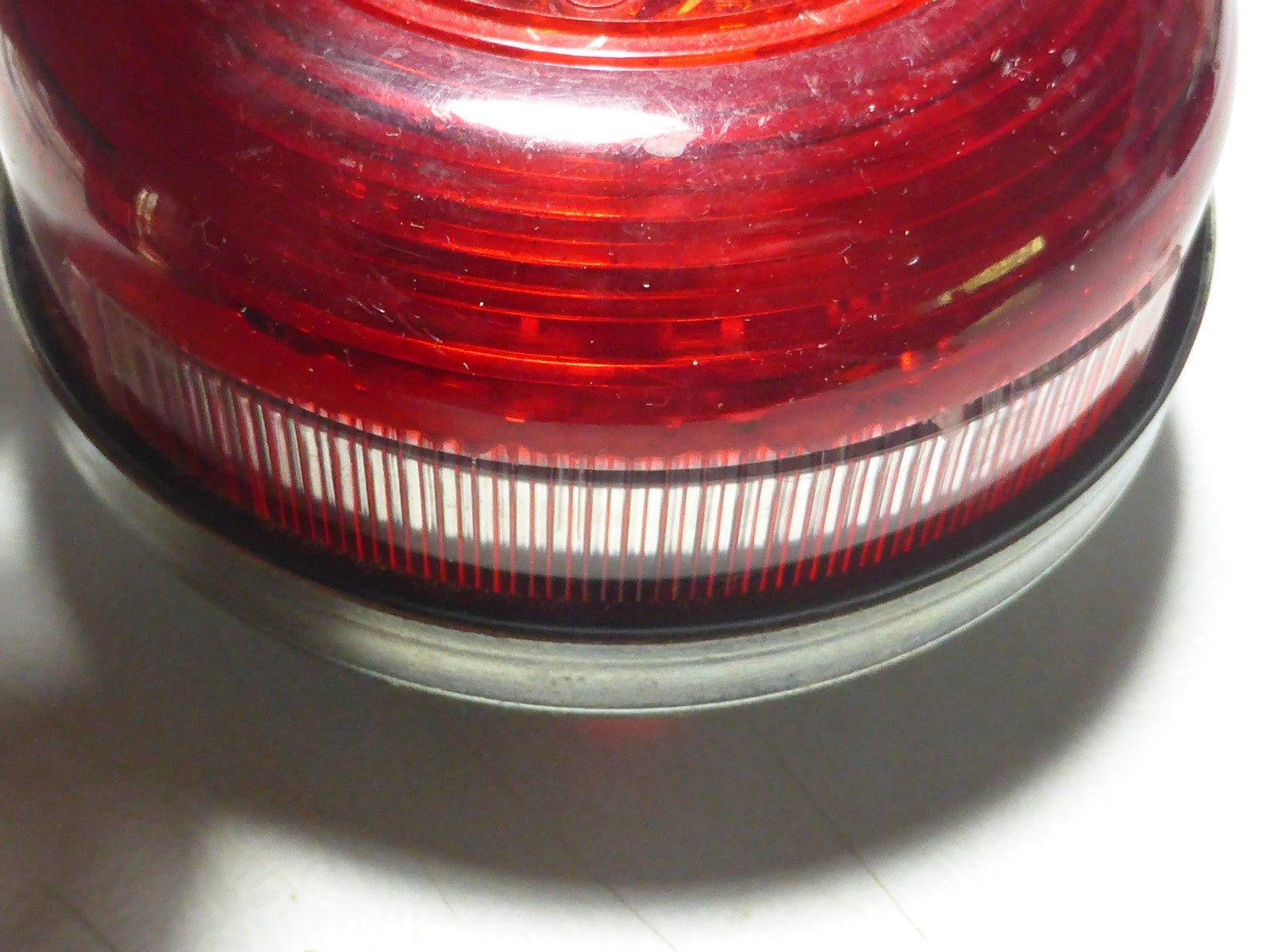 NOS FEU rouge de feu arriére éclairage plaque d'origine Seima diamétre 94 mm