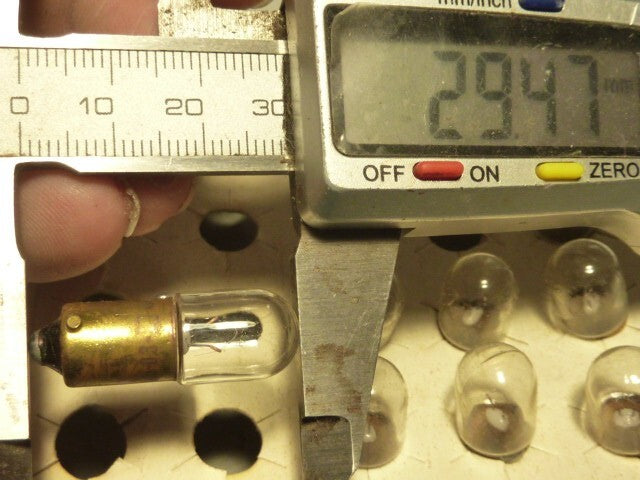 2  AMPOULES  vintage mazda  A VIS 6,5V 0,3A tube 10.5 BA9S