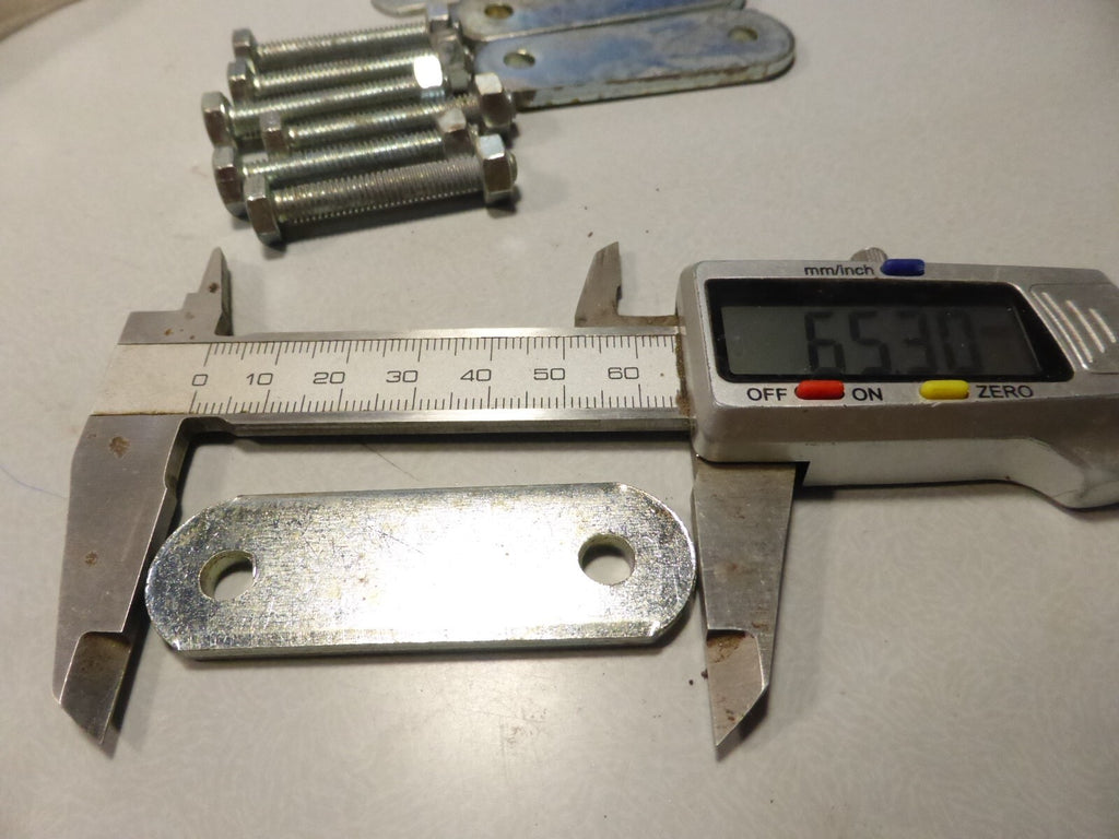 NOS pattes et vis fixation support vélo  voiture vintage