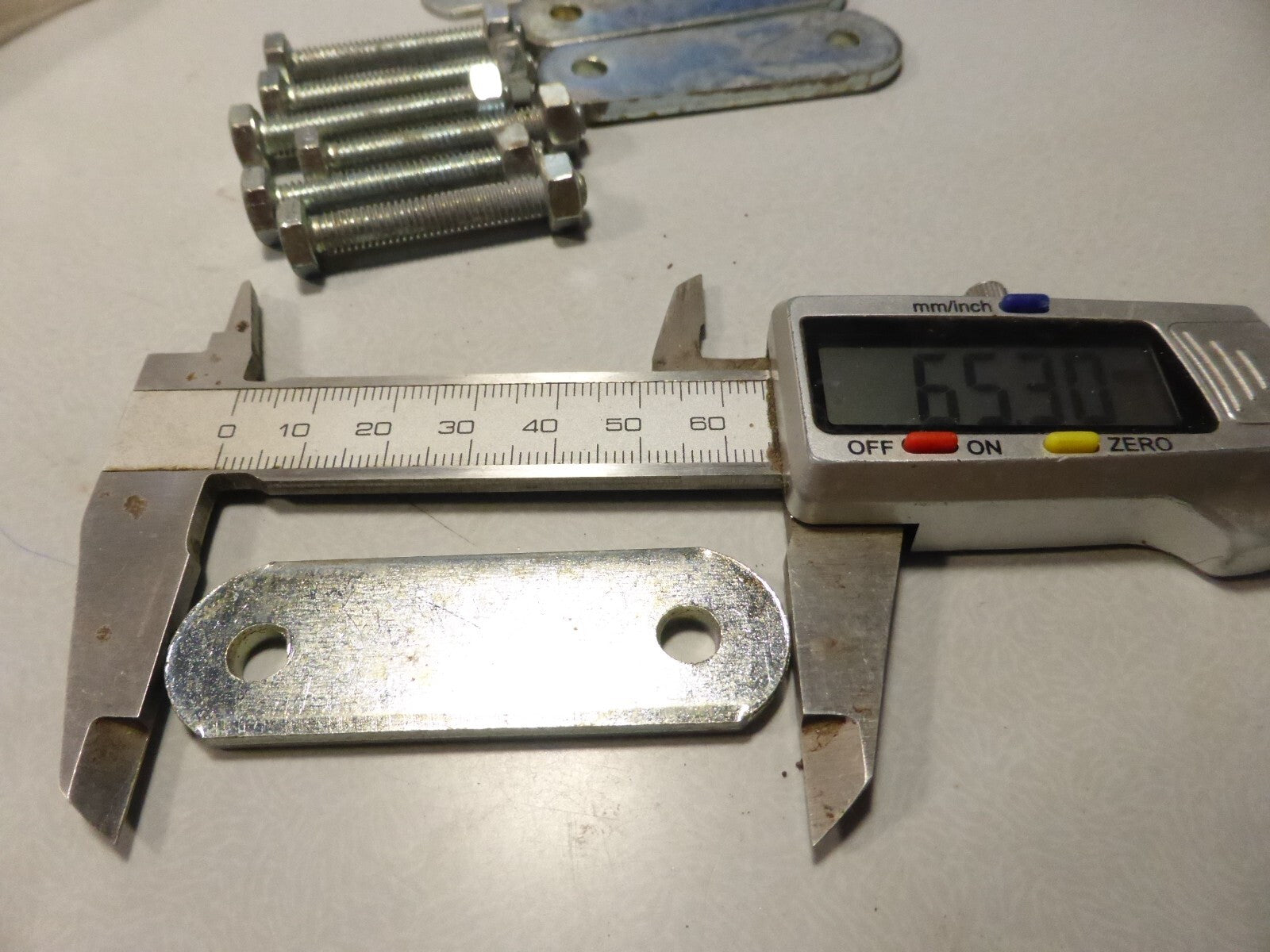 NOS pattes et vis fixation support vélo  voiture vintage