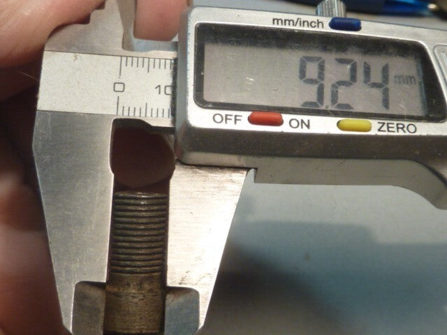 ancien Axe  longueur 121 mm diamètre 10mm  gorges