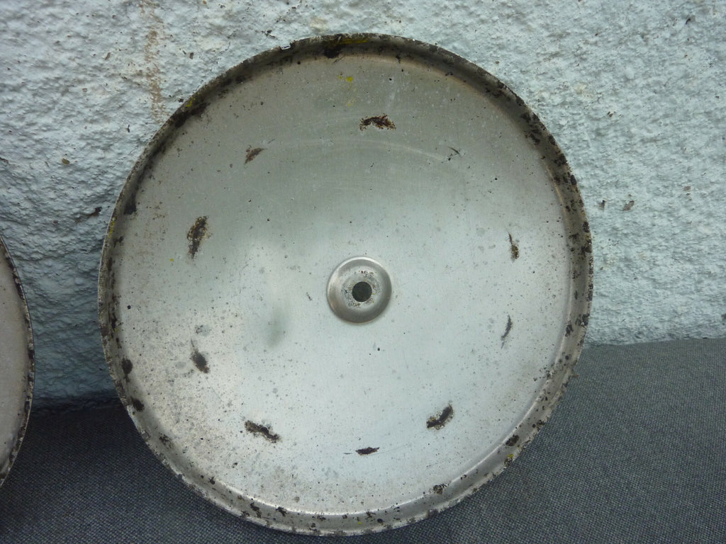 3 anciens vintage ENJOLIVEUR DE ROUE centre de roue  alu 173 mm