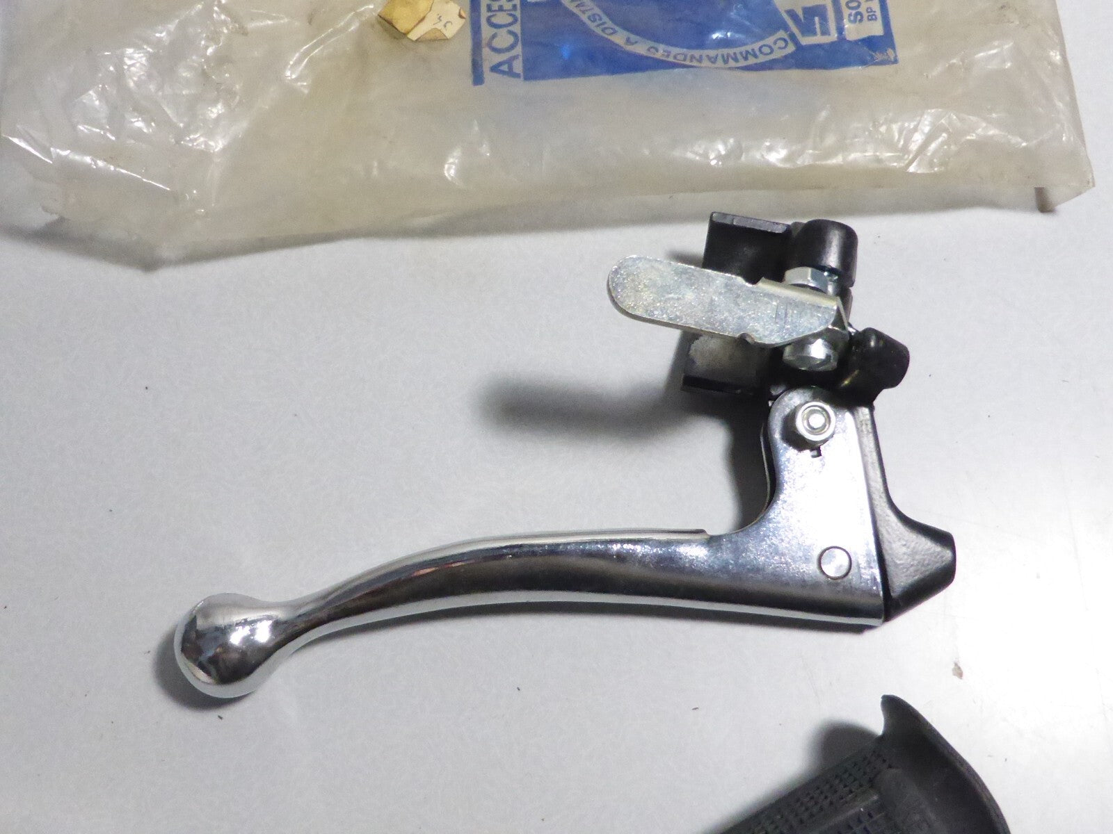 1 ancien  manchon LEVIERS SAKER  CYCLO ANCIEN motobecane Peugeot