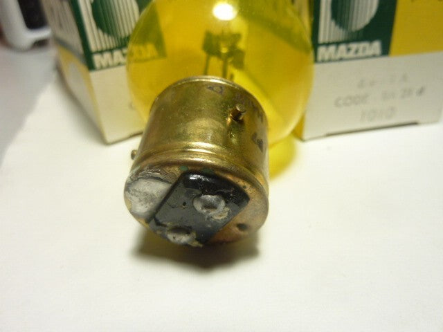NOS 2 ampoules MAZDA éclairage vintage  6V - 1A code - BA 21 d jaune Bulb 6W