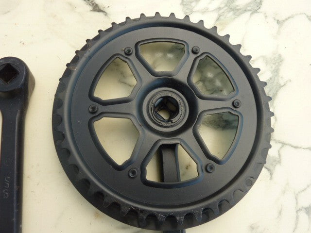 NOS Pédalier vintage 40 dents  centre carré  manivelle 150 mm