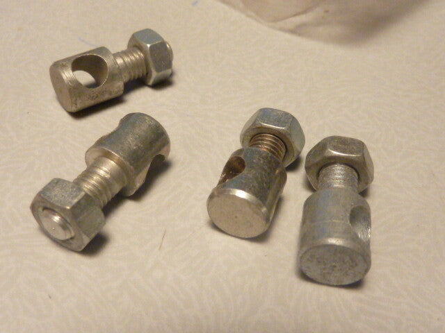 NOS 4 anciennes SERRE TRINGLE  L 19.2 X 8 X D 5 mm POUR TRINGLE DE 5 mm VINTAGE