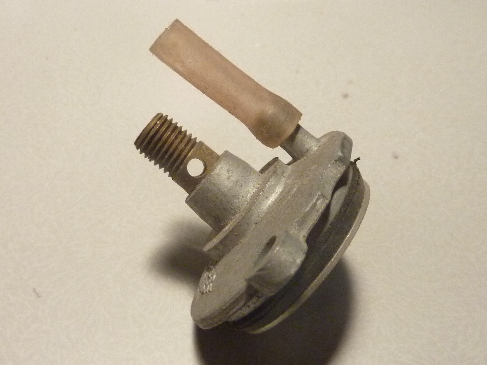 NOS 1 Couvercle de cuve Gurtner  type H14  569 Mobylette Motobécane AV89 4775