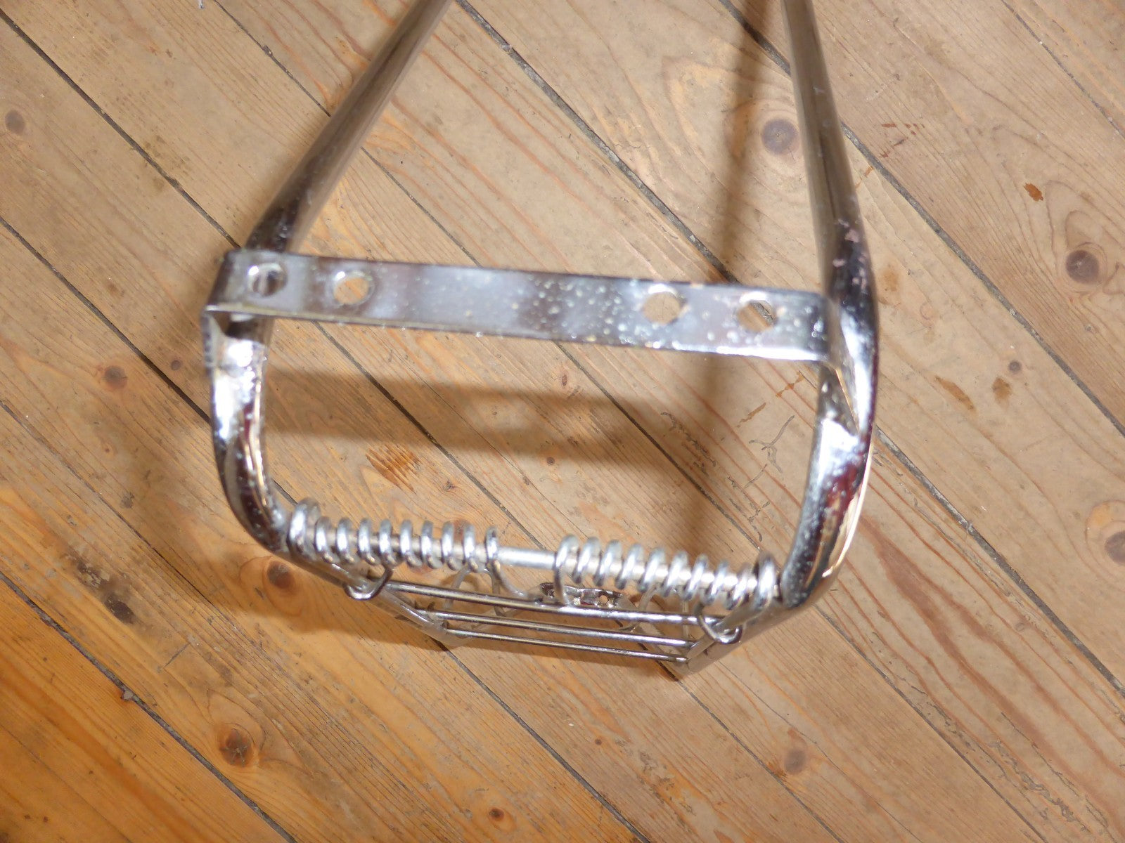 ✨NOS porte bagage arrière  a clapet acier velo Peugeot gitane roue 700 vintage ✨