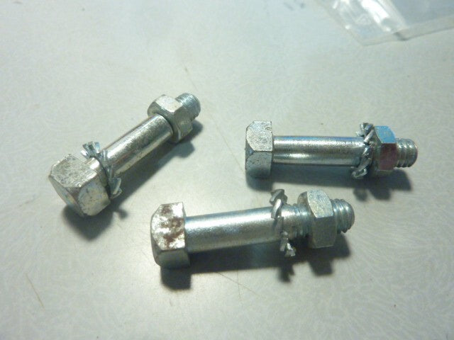 3 boulons  ecrou fixation couronne carré 6x27 mm Peugeot  motobecane motoconfort
