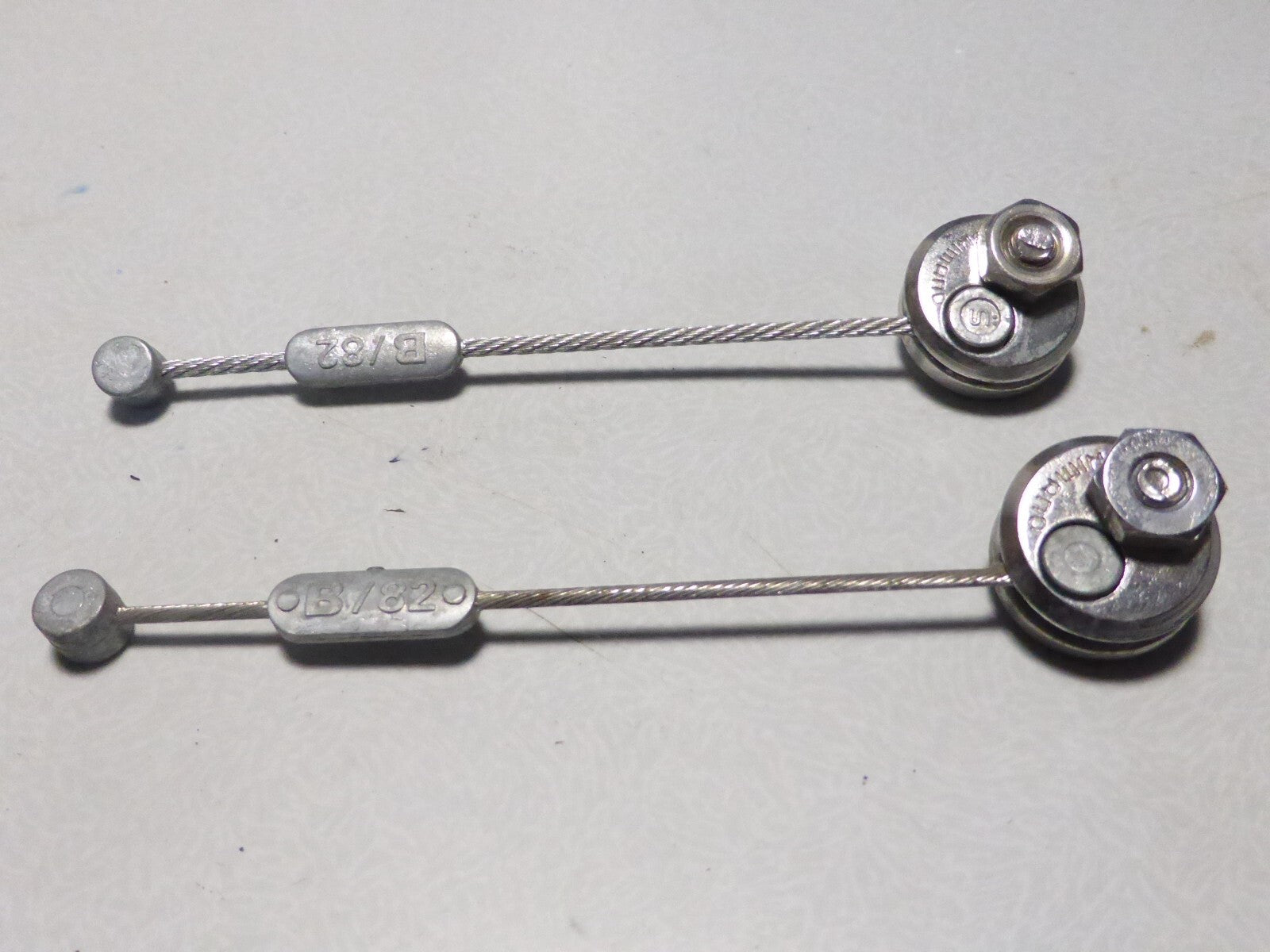 NOS Shimano étrier de câble et fil de liaison pour frein cantilever B/82 82 mm
