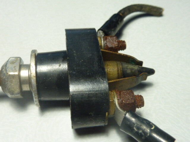 2 anciens boutons poussoir  VW  tacot voiture ancienne ??? a vérifiée