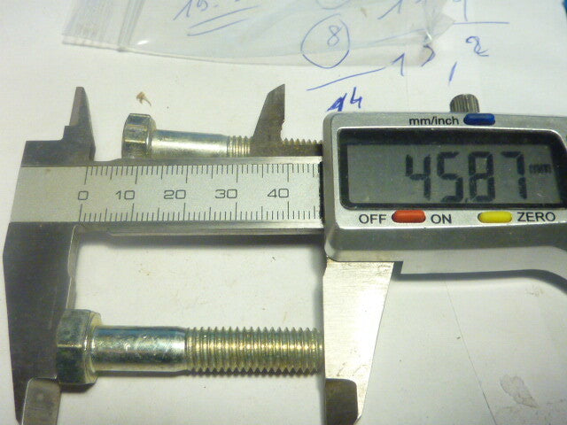 1 vis  Axe boulon   diamètre 8mm x 39 mm