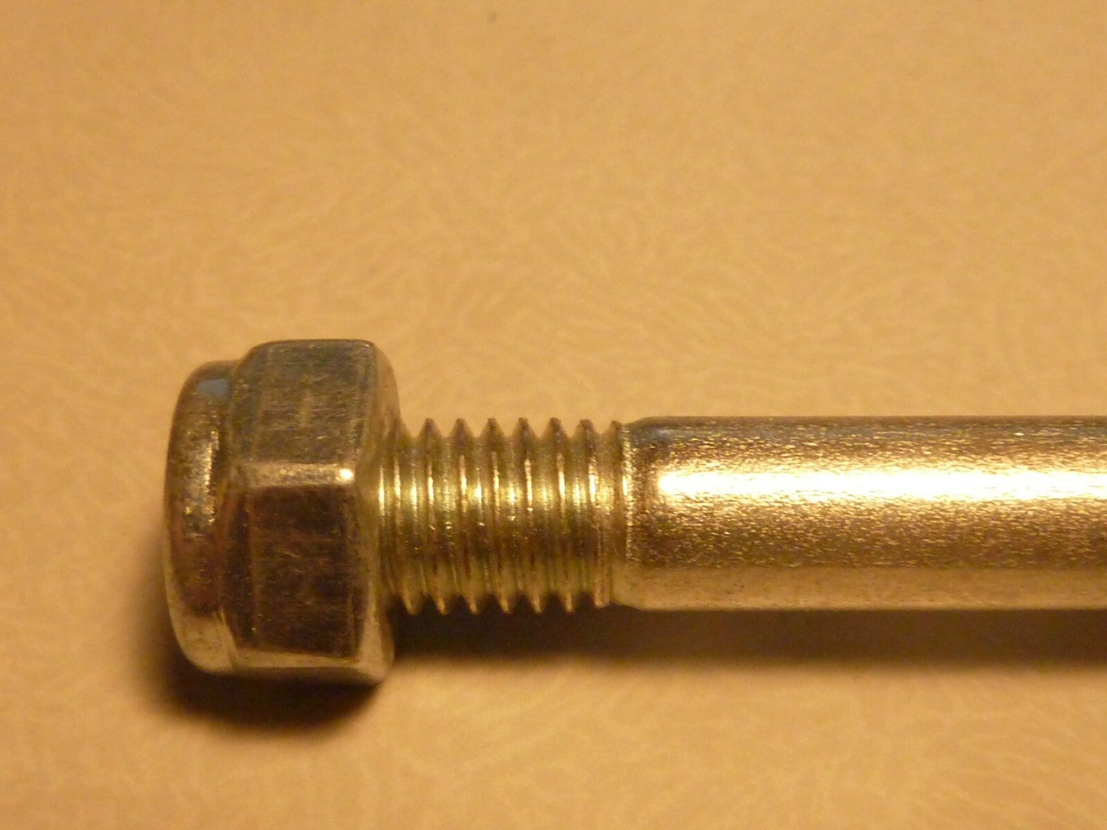 NOS Axe béquille 103 ou 102 vis M8-125 + écrou nylstop tete ronde avec 2 meplats