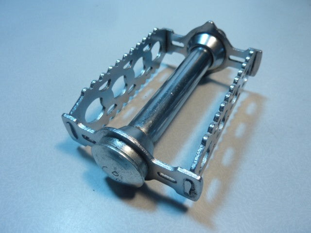 1 Vintage 80's pédale DEA  Chrome Steel Pedal 14/125 gauche