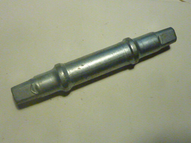 NOS Axe pédalier 130 mm acier boitier pédalier vintage ancien stock