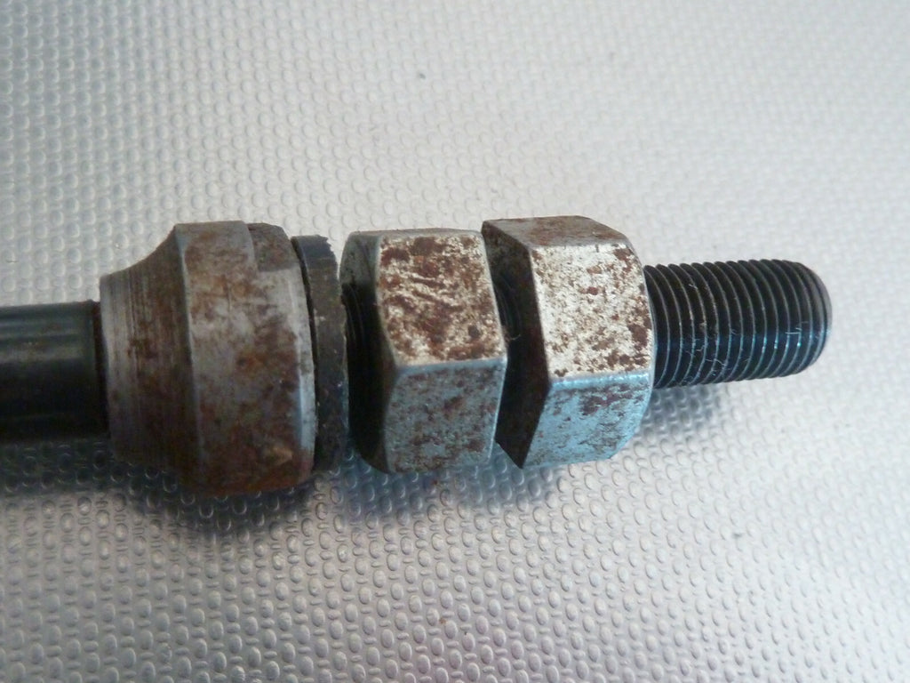 NOS ancien stock Ecrou d'axes de Roue 9.5 mm motobecane peugeot Cyclo MBK 165 mm