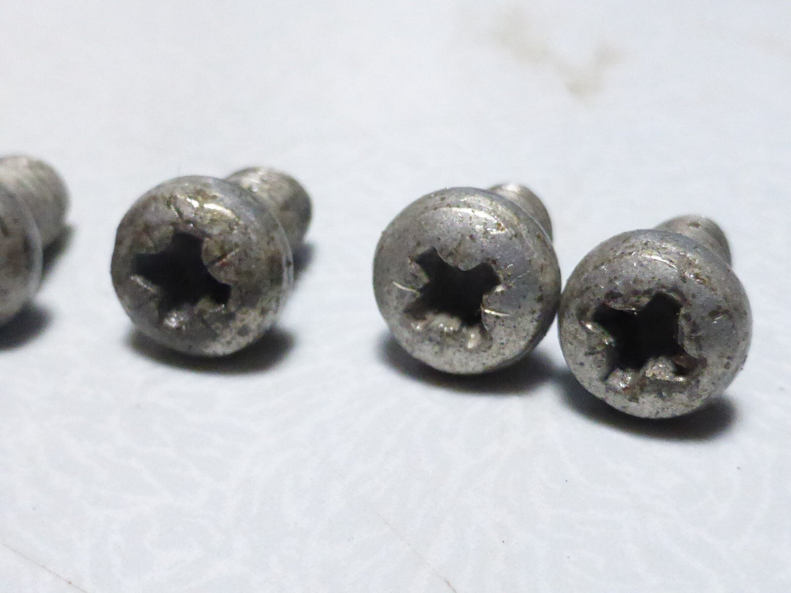 7 mini vis tète ronde bombé  bolt screw acier  boulon vintage