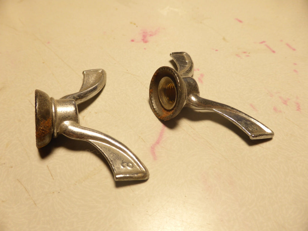 anciens écrous vintage papillons d'axe de vélo  8 mm