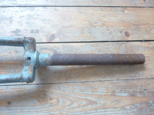 ✨ NOS Fourche vélo vintage acier  roue 600 – pivot fileté 25x100 entraxe 100 ✨