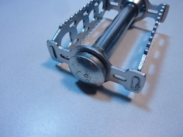 1 Vintage 80's pédale DEA  Chrome Steel Pedal 14/125 gauche