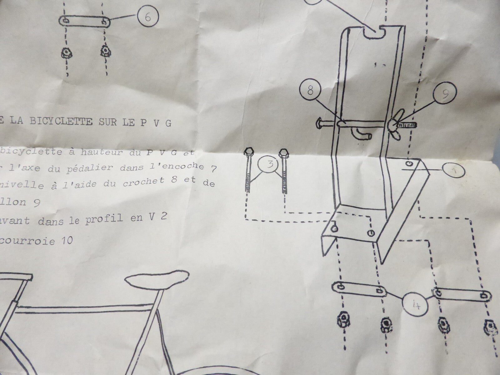 NOS pattes et vis fixation support vélo  voiture vintage