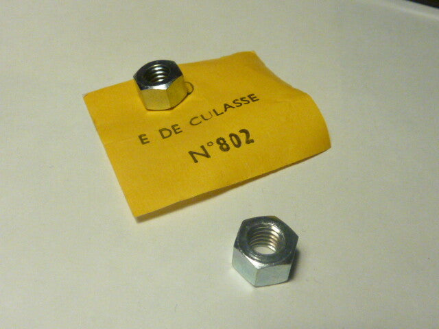 NOS NEU 2 Écrou culasse  neuf ancien stock