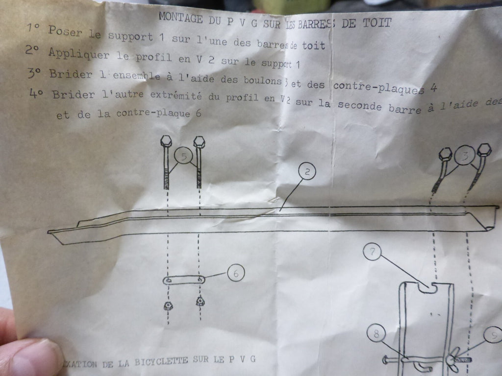NOS pattes et vis fixation support vélo  voiture vintage