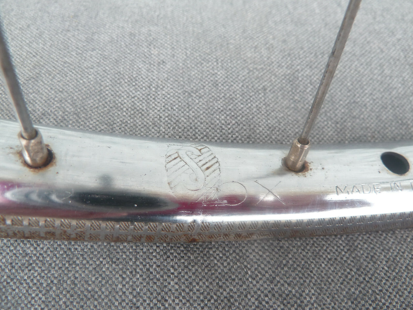 Ancienne roue superchromix   vintage 700c 622x18 Made in france NOS