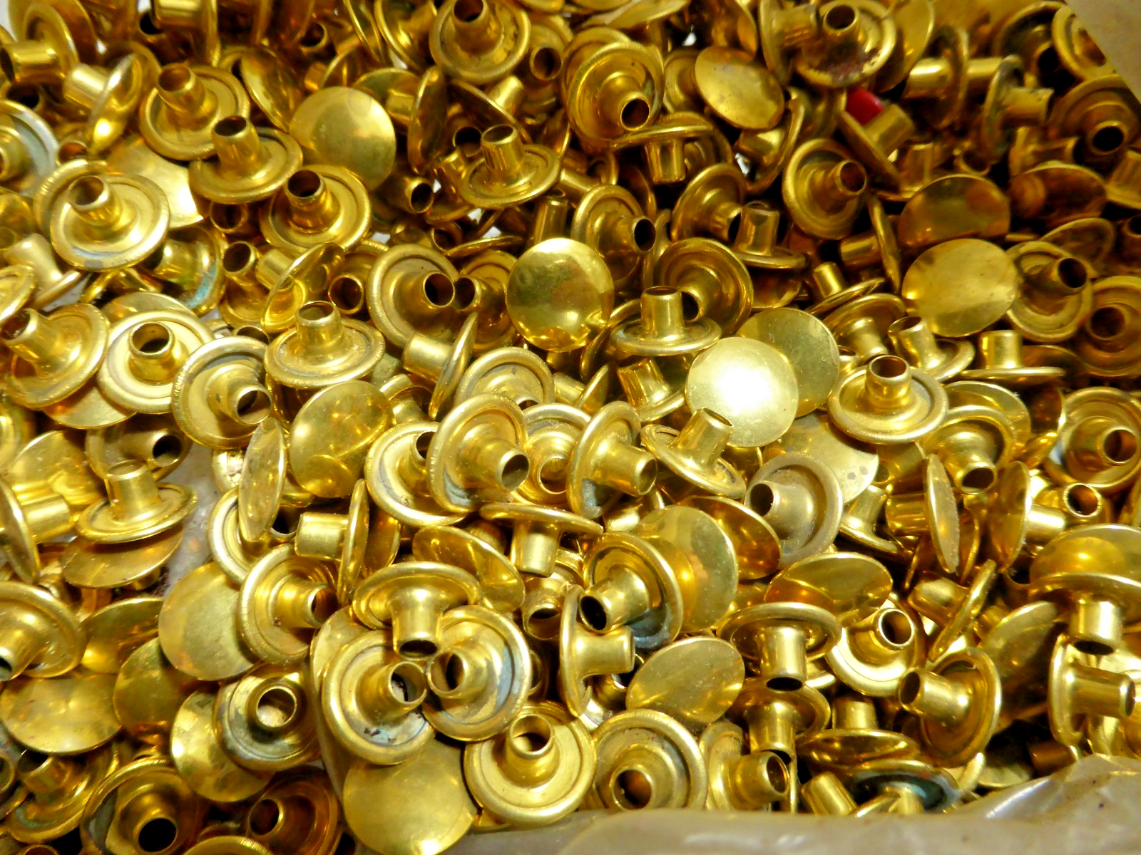 Lot de 25 Calottes pour Rivets Laiton Jaune Ø10,8 mm  Marque Daude Maroquinerie