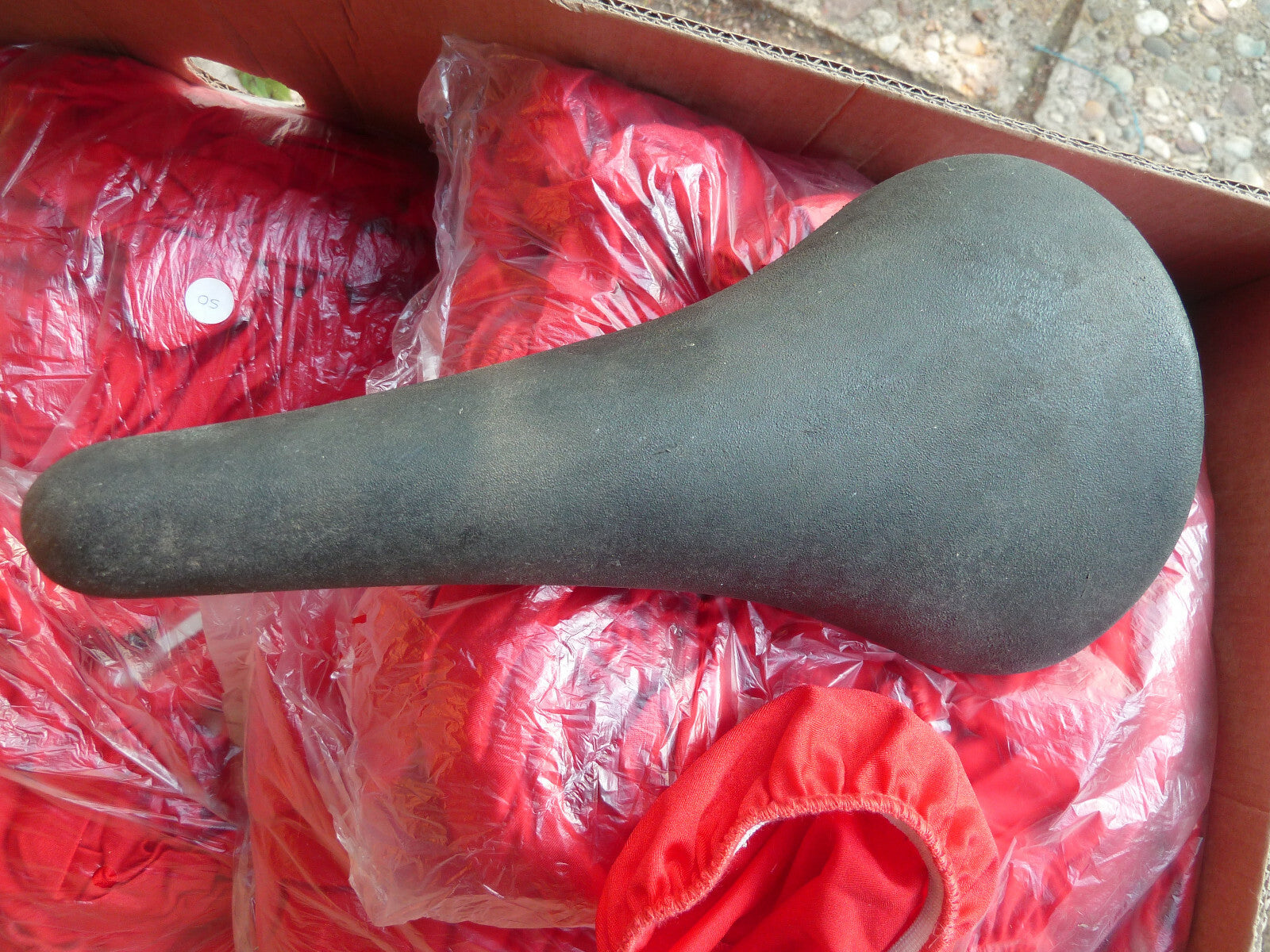 NOS neu Couvre-selle en polyester housse protege selle vintage rouge
