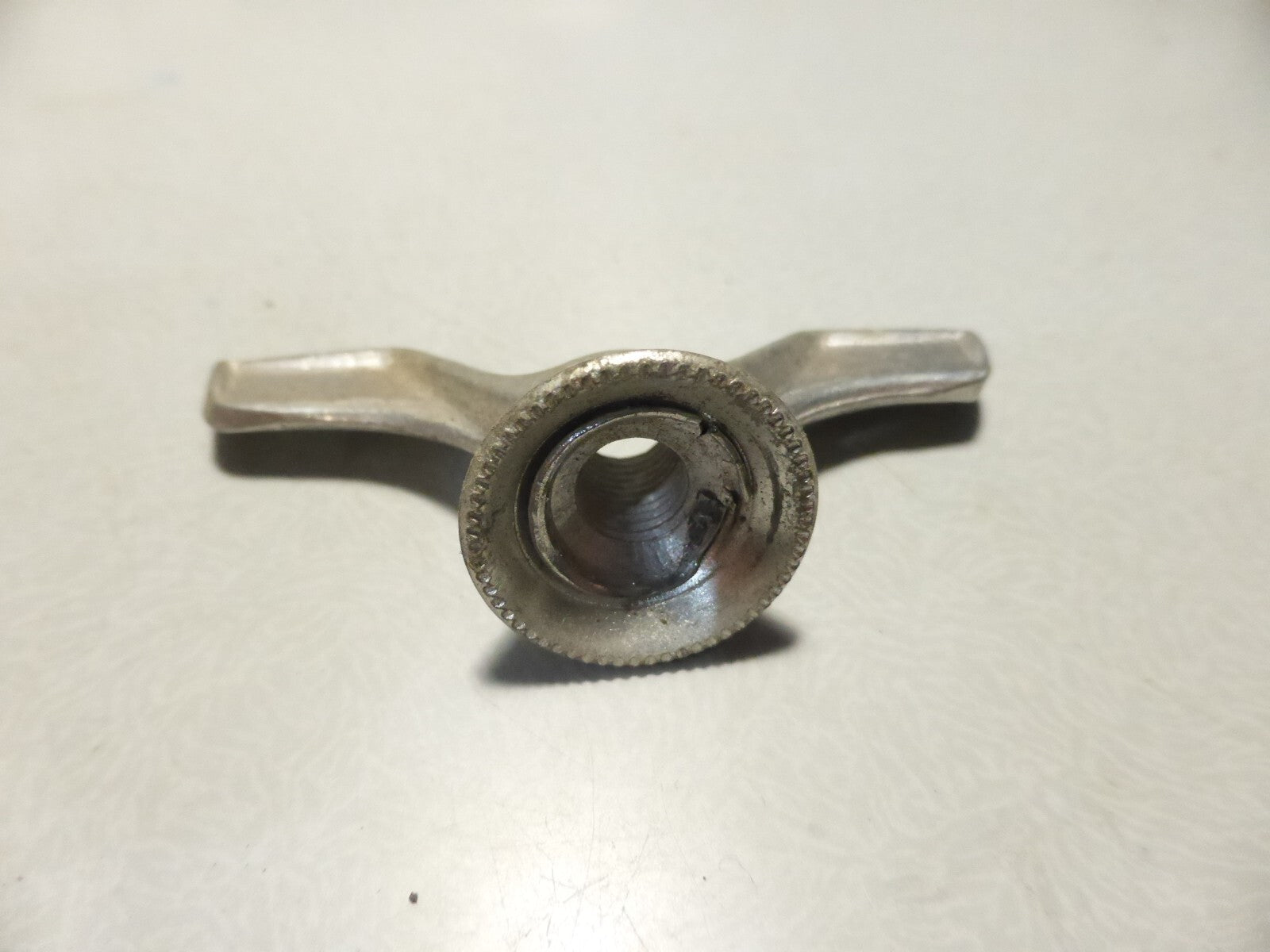 1 anciens Ecrous Papillon DFV Velo Ancien  Wing Nuts Brass 8 mm vintage ALU