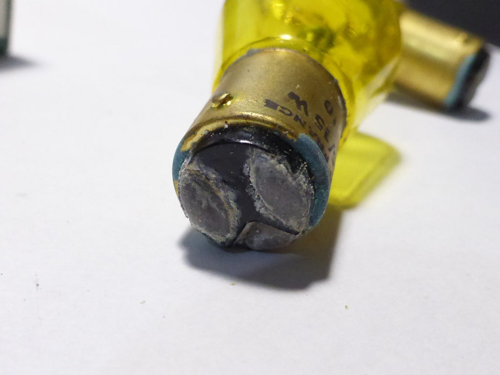 2 Ampoules phare 2 ergots 6v - 15/15W type BA15d moto cyclomoteurs  années 40/50