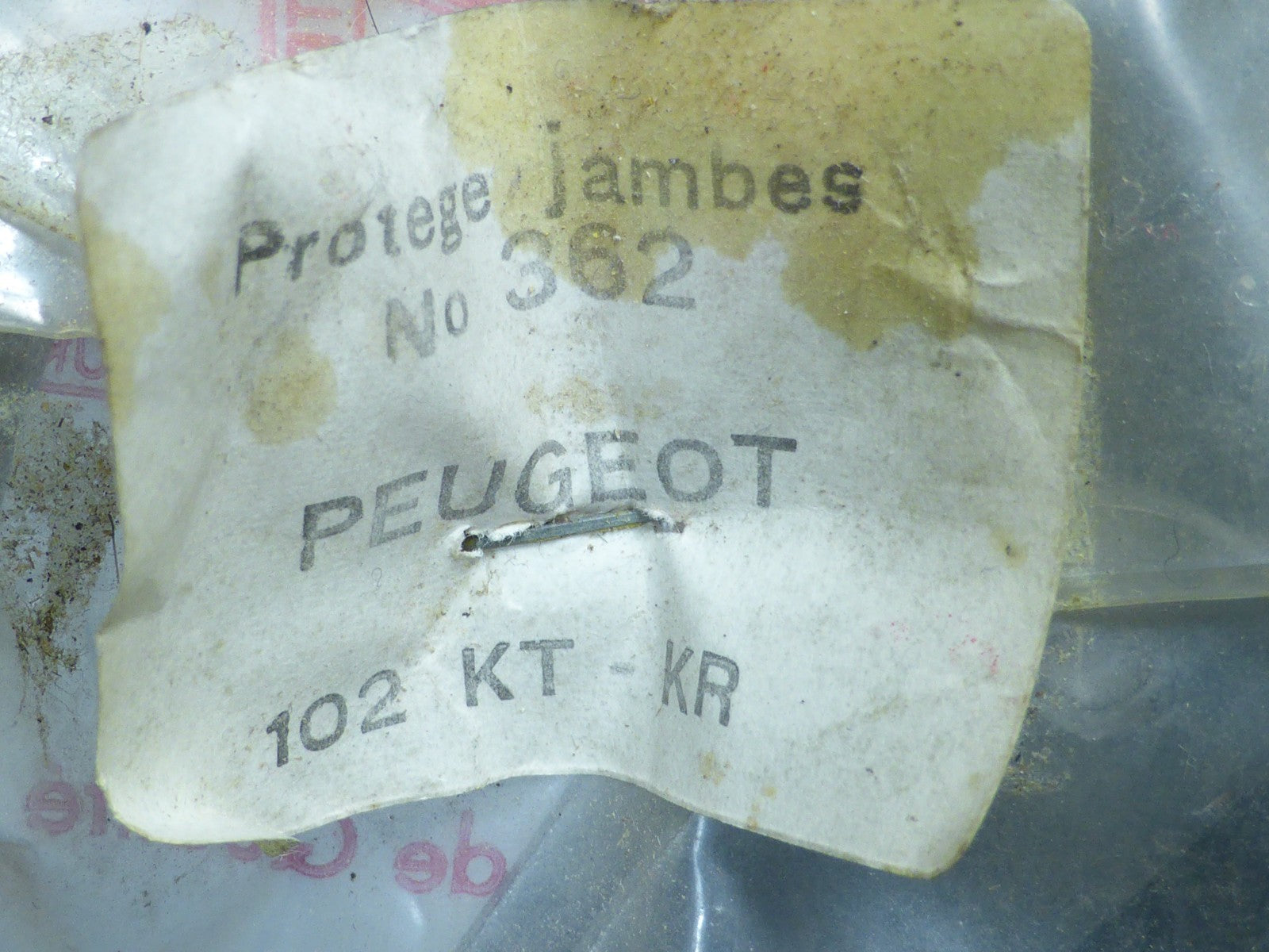 KIT DE FIXATION POUR PROTEGE JAMBES V&W MOBS PEUGEOT 102 KT - KR  "NOS"