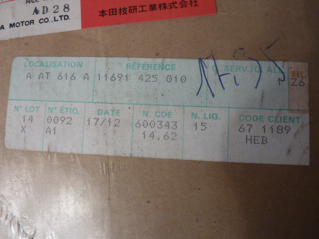NOS . Original Honda CB 900 650  11691-425-010