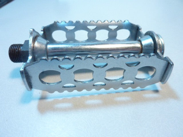 1 Vintage 80's pédale DEA  Chrome Steel Pedal 14/125 gauche